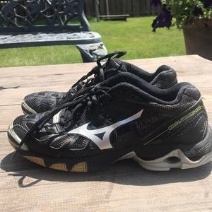 mizuno volleyball shoes